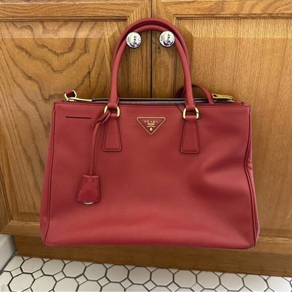 Prada $3,495 Galleria Saffiano Large Leather Bag 100% Authentic - Picture 2 of 12